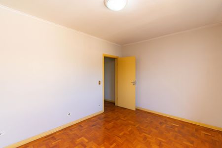 Casa à venda com 330m², 3 quartos e 2 vagas Casa à venda com 330m², 3 quartos e 2 vagasQuarto 1