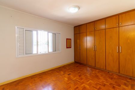 Casa à venda com 330m², 3 quartos e 2 vagas Casa à venda com 330m², 3 quartos e 2 vagasQuarto 1