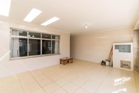 Casa à venda com 330m², 3 quartos e 2 vagas Casa à venda com 330m², 3 quartos e 2 vagasGaragem