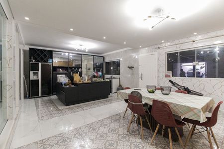 Casa à venda com 600m², 5 quartos e 6 vagas Casa à venda com 600m², 5 quartos e 6 vagasCozinha 1
