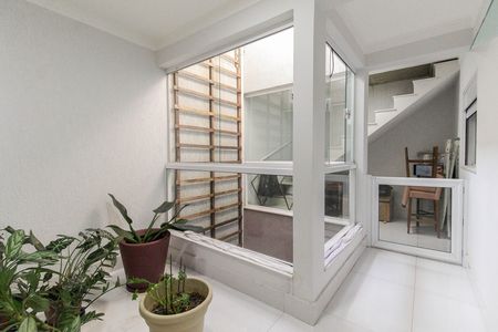 Casa à venda com 600m², 5 quartos e 6 vagas Casa à venda com 600m², 5 quartos e 6 vagasHall