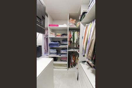 Casa à venda com 600m², 5 quartos e 6 vagas Casa à venda com 600m², 5 quartos e 6 vagasCloset da Suíte 1