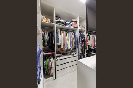 Casa à venda com 600m², 5 quartos e 6 vagas Casa à venda com 600m², 5 quartos e 6 vagasCloset da Suíte 1