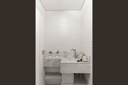 Casa à venda com 600m², 5 quartos e 6 vagas Casa à venda com 600m², 5 quartos e 6 vagasLavabo 1