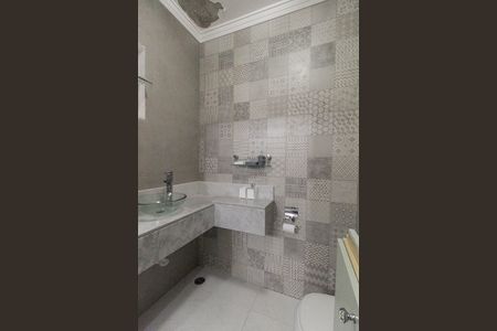 Casa à venda com 600m², 5 quartos e 6 vagas Casa à venda com 600m², 5 quartos e 6 vagasBanheiro de serviço