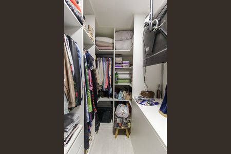 Casa à venda com 600m², 5 quartos e 6 vagas Casa à venda com 600m², 5 quartos e 6 vagasCloset da Suíte 1
