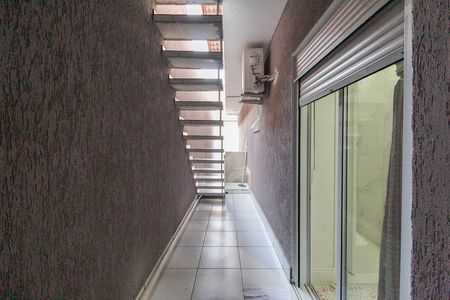 Casa à venda com 600m², 5 quartos e 6 vagas Casa à venda com 600m², 5 quartos e 6 vagasEscada Externa