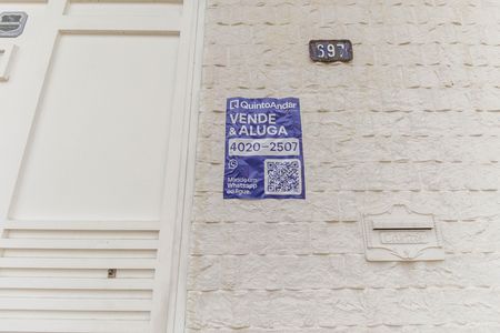 Casa à venda com 600m², 5 quartos e 6 vagas Casa à venda com 600m², 5 quartos e 6 vagasPlaquinha
