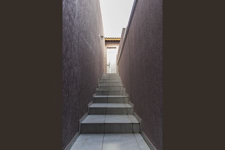 Casa à venda com 600m², 5 quartos e 6 vagas Casa à venda com 600m², 5 quartos e 6 vagasEscada Externa