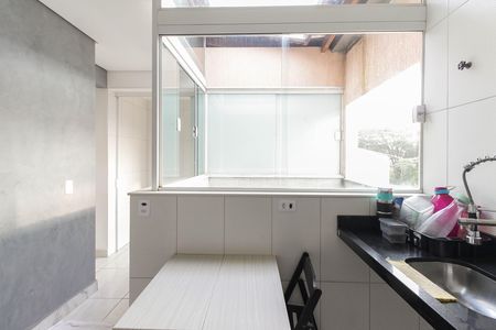Casa à venda com 600m², 5 quartos e 6 vagas Casa à venda com 600m², 5 quartos e 6 vagasCozinha 2