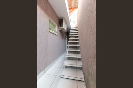 Casa à venda com 600m², 5 quartos e 6 vagas Casa à venda com 600m², 5 quartos e 6 vagasEscada Externa