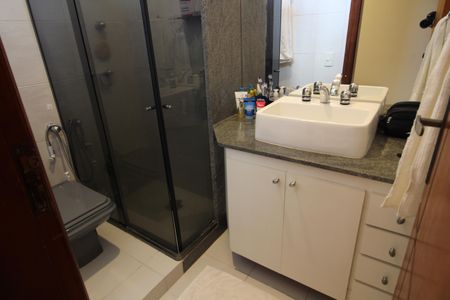 Casa de condomínio à venda com 370m², 4 quartos e 1 vagaBanheiro Social