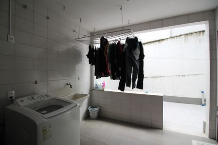 Casa de condomínio à venda com 370m², 4 quartos e 1 vagaÁrea de Serviço