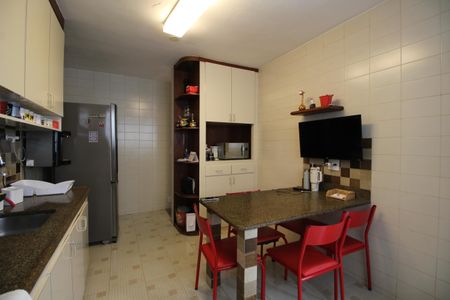 Casa de condomínio à venda com 370m², 4 quartos e 1 vagaCozinha