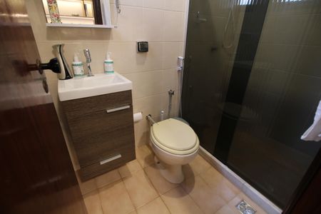Casa de condomínio à venda com 370m², 4 quartos e 1 vagaQuarto 3 - Banheiro