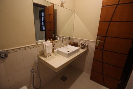 Casa de condomínio à venda com 370m², 4 quartos e 1 vagaLavabo 1