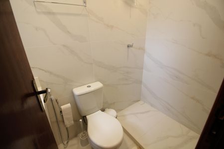 Casa de condomínio à venda com 370m², 4 quartos e 1 vagaBanheiro de Serviço