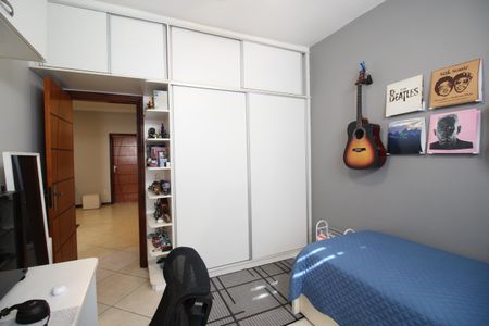 Casa de condomínio à venda com 370m², 4 quartos e 1 vagaQuarto 2