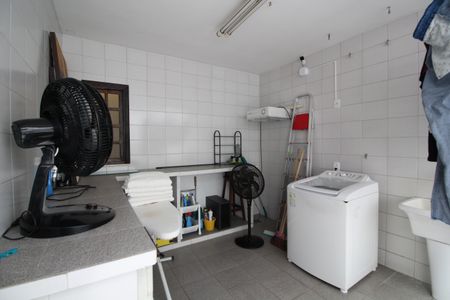 Casa de condomínio à venda com 370m², 4 quartos e 1 vagaÁrea de Serviço