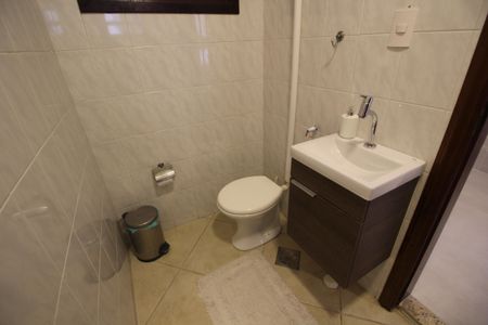 Casa de condomínio à venda com 370m², 4 quartos e 1 vagaLavabo 2