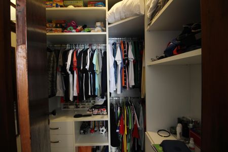 Casa de condomínio à venda com 370m², 4 quartos e 1 vagaQuarto 1 - Closet