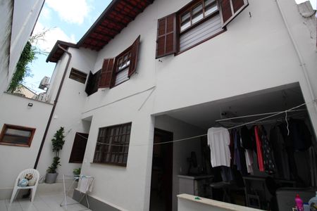Casa de condomínio à venda com 370m², 4 quartos e 1 vagaFundos
