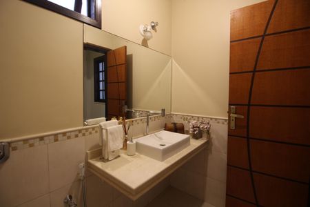 Casa de condomínio à venda com 370m², 4 quartos e 1 vagaLavabo 1