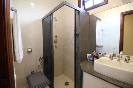 Casa de condomínio à venda com 370m², 4 quartos e 1 vagaBanheiro Social