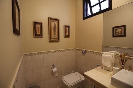 Casa de condomínio à venda com 370m², 4 quartos e 1 vagaLavabo 1