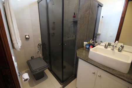 Casa de condomínio à venda com 370m², 4 quartos e 1 vagaBanheiro Social