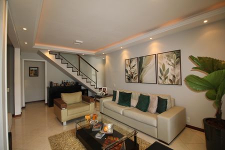 Casa de condomínio à venda com 370m², 4 quartos e 1 vagaSala 1