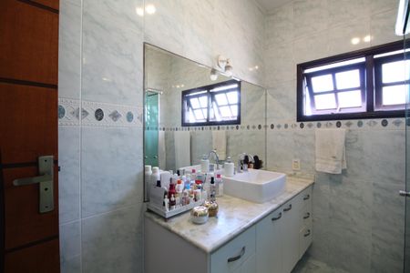 Casa de condomínio à venda com 370m², 4 quartos e 1 vagaQuarto 4 - Banheiro