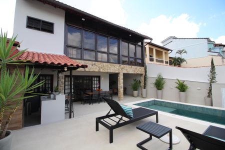 Casa de condomínio à venda com 370m², 4 quartos e 1 vagaFachada Interna