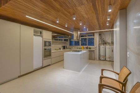 Apartamento à venda com 380m², 4 quartos e 3 vagas Apartamento à venda com 380m², 4 quartos e 3 vagasFoto 13