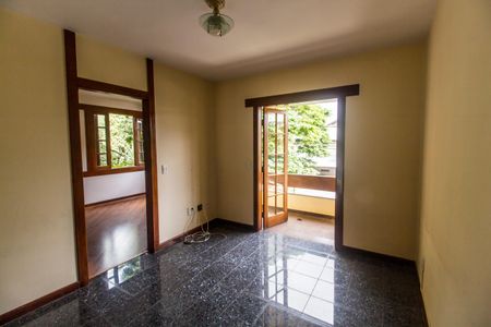 Casa de condomínio à venda com 380m², 4 quartos e 4 vagasSala de TV