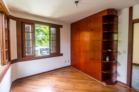 Casa de condomínio à venda com 380m², 4 quartos e 4 vagasSuíte 3