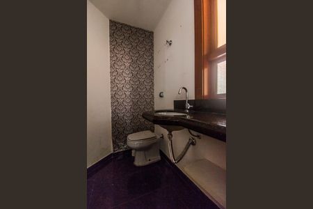 Casa de condomínio à venda com 380m², 4 quartos e 4 vagasLavabo