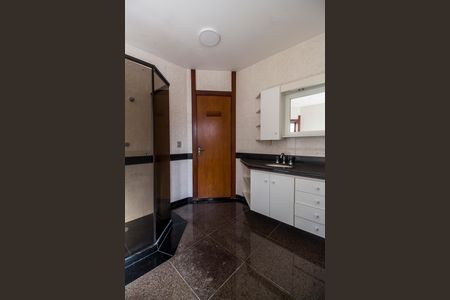 Casa de condomínio à venda com 380m², 4 quartos e 4 vagasBanheiro da Suíte 1