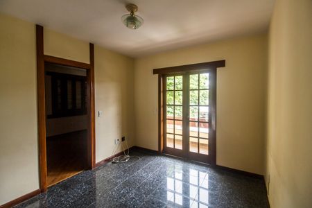 Casa de condomínio à venda com 380m², 4 quartos e 4 vagasSala de TV