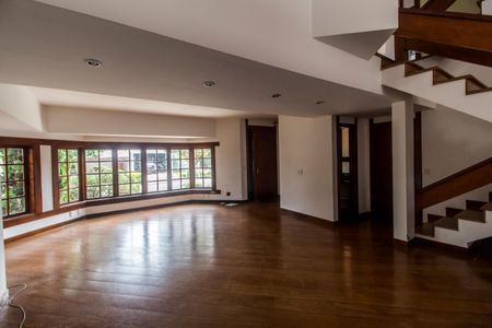 Casa de condomínio à venda com 380m², 4 quartos e 4 vagasSala 