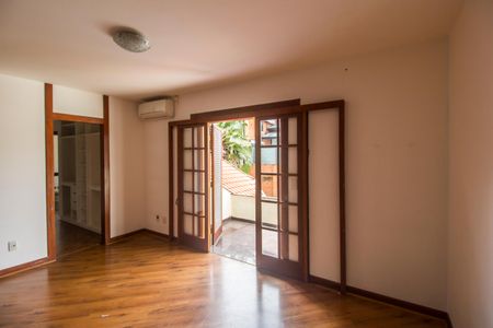 Casa de condomínio à venda com 380m², 4 quartos e 4 vagasSuíte master