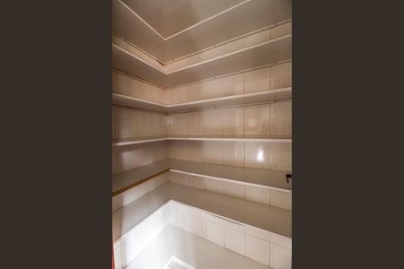 Casa de condomínio à venda com 380m², 4 quartos e 4 vagasDespensa