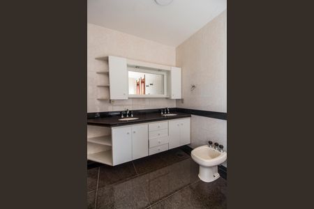 Casa de condomínio à venda com 380m², 4 quartos e 4 vagasBanheiro da Suíte 1