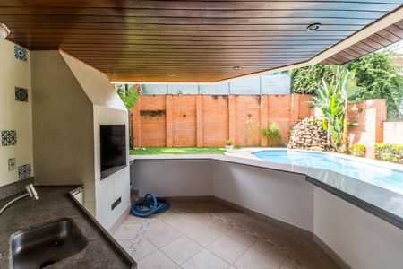 Casa de condomínio à venda com 380m², 4 quartos e 4 vagasVaranda gourmet