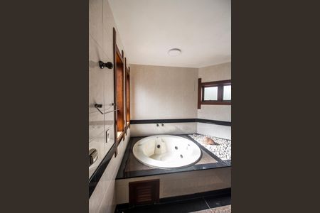 Casa de condomínio à venda com 380m², 4 quartos e 4 vagasBanheiro da Suíte 1