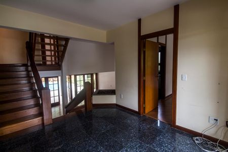 Casa de condomínio à venda com 380m², 4 quartos e 4 vagasSala de TV