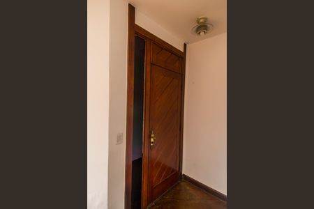 Casa de condomínio à venda com 380m², 4 quartos e 4 vagasEntrada