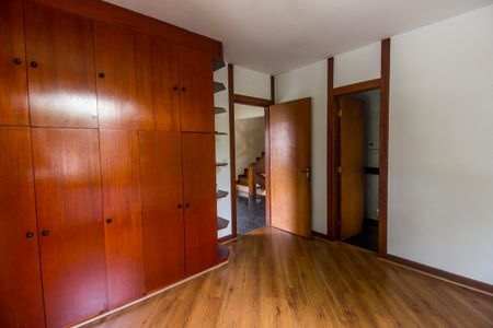 Casa de condomínio à venda com 380m², 4 quartos e 4 vagasSuíte 3