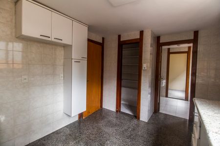 Casa de condomínio à venda com 380m², 4 quartos e 4 vagasCozinha