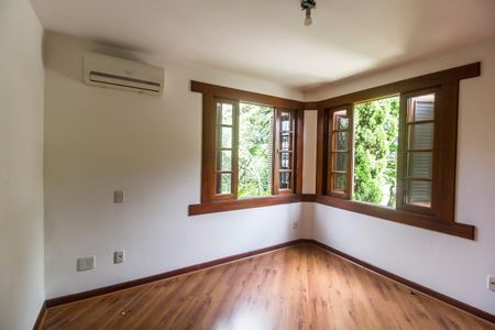 Casa de condomínio à venda com 380m², 4 quartos e 4 vagasSuíte 3